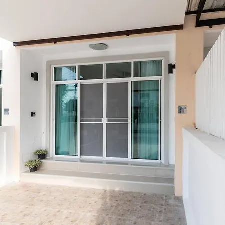 Modern Townhome At The Old City